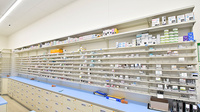 スギ薬局 鳴海南店の薬棚