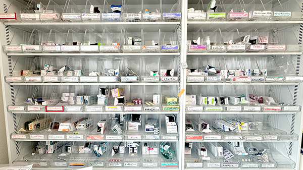 ソレール薬局 潤店の薬棚