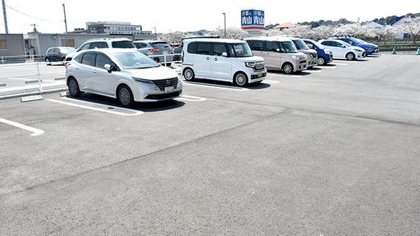 サンキュー薬局　済生会八幡総合病院前店の駐車場