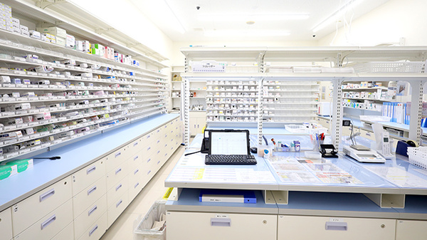ウェルネス薬局川津北店の薬棚