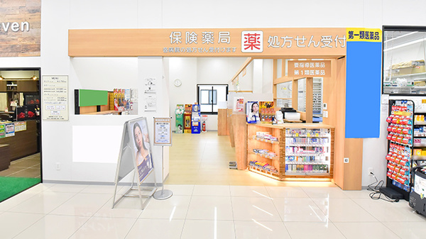 ドラッグイレブン薬局御笠川店の入口