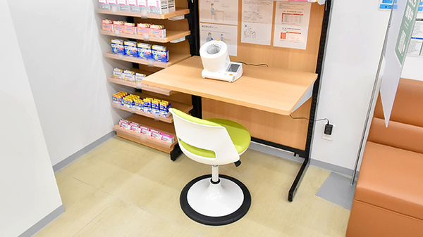 ドラッグイレブン薬局御笠川店の血圧計