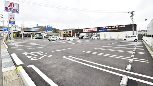 ドラッグイレブン薬局御笠川店の駐車場