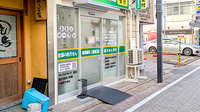 稲垣薬局 三鷹南口店の入口
