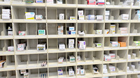 稲垣薬局 三鷹南口店の薬棚