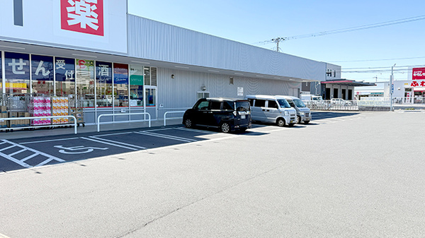 セキ薬局　梅郷店の駐車場