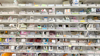薬局トモズ 有明ガーデン ２号店の薬棚