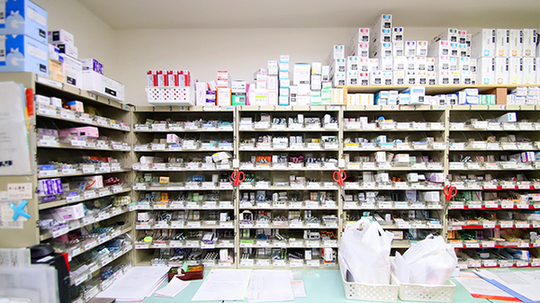 ファーマライズ薬局 札幌医大前店の薬棚