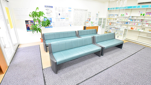 ファーマライズ薬局 亀田店の待合スペース