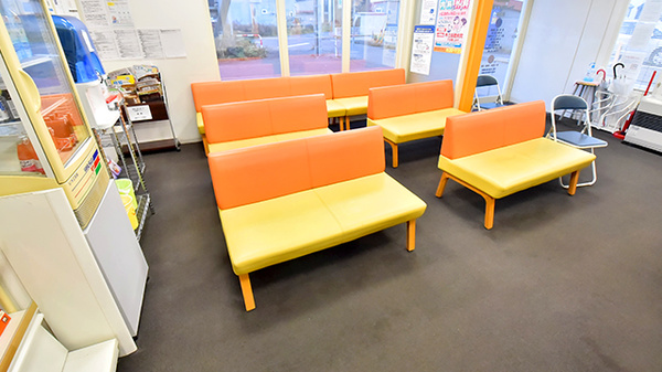 ファーマライズ薬局 鍛治店の待合スペース