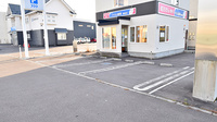 トリム薬局 桔梗店の駐車場