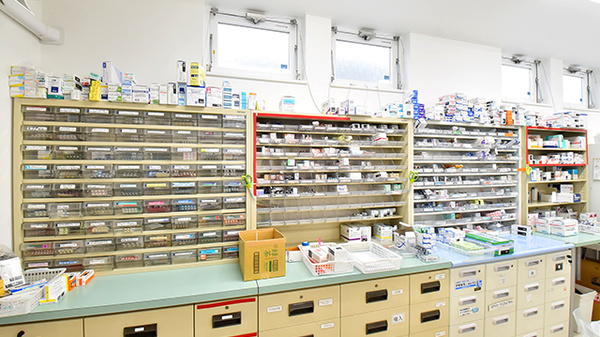 ファーマライズ薬局 美原店の薬棚
