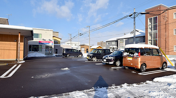 ファーマライズわかくさ薬局の駐車場