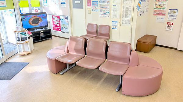 ファーマライズ薬局 こみなと店の待合スペース