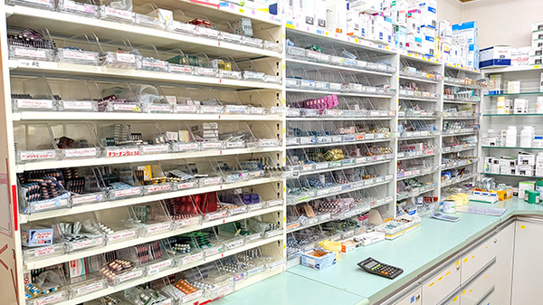 ファーマライズ薬局 こみなと店の薬棚
