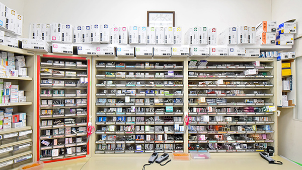 ファーマライズ薬局 紫雲寺店の薬棚
