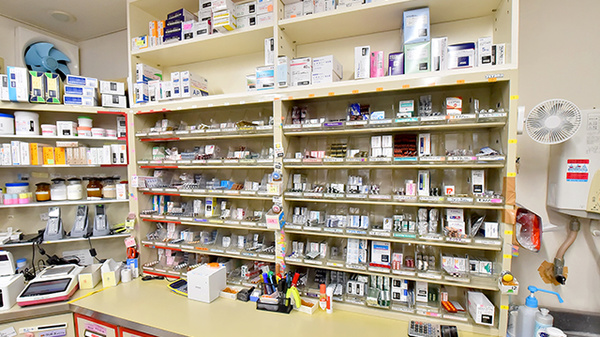 ファーマライズ薬局 小千谷店の薬棚