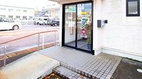 ファーマライズ薬局 燕店の入口