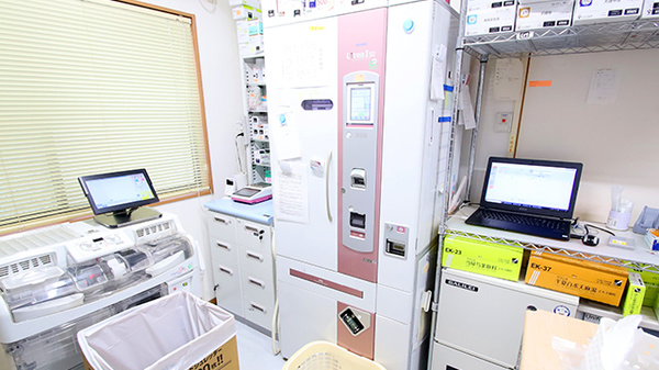 ファーマライズ薬局 燕店の調剤器具