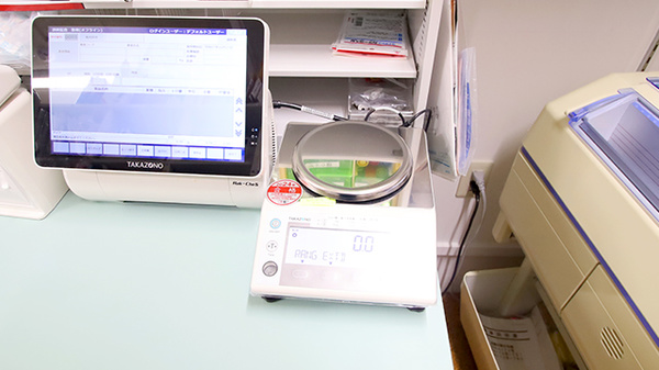 ファーマライズ薬局 学校町店の調剤器具