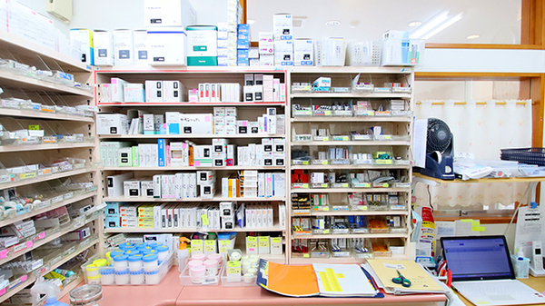 ファーマライズ薬局 姥ケ山店の薬棚