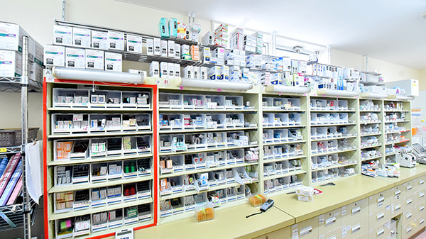 ファーマライズ薬局 寺尾店の薬棚