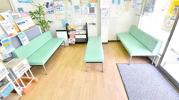 ファーマライズ薬局 須坂店の待合スペース