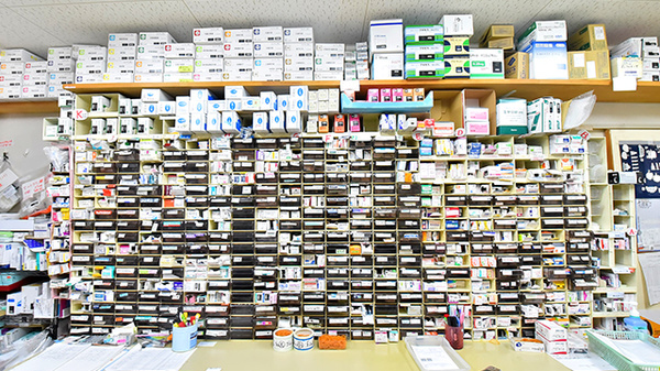 ファーマライズ薬局 須坂店の薬棚