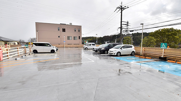 ファーマライズ薬局 雄琴駅前店の駐車場