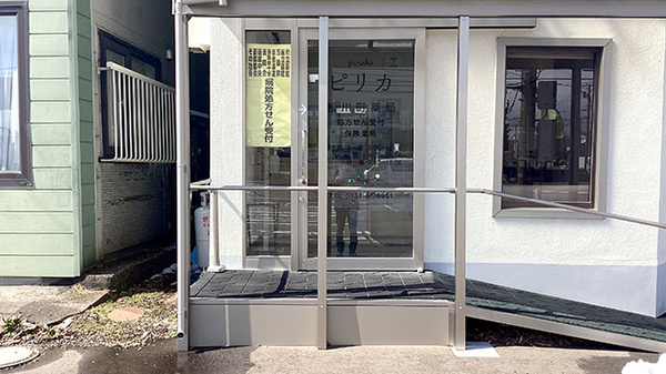ピリカ松川町薬局の入口