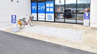 スギ薬局 平群店の駐輪場