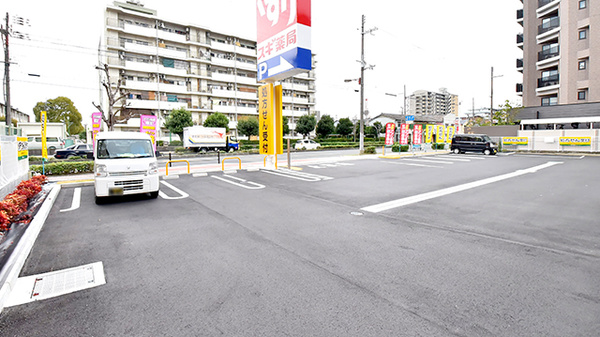 スギ薬局 高殿西店の駐車場