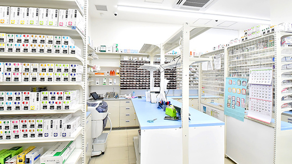 スギ薬局 神田駅南口店の調剤室