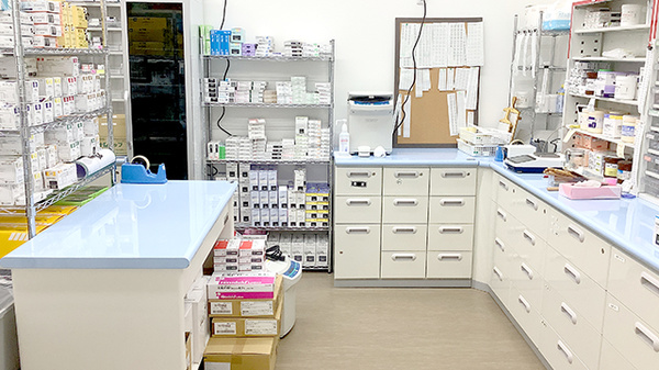 花・花薬局昭和通り店の調剤室