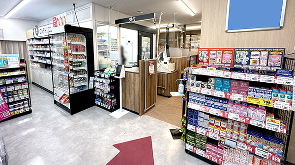 コクミン薬局　ペリエ海浜幕張パークサイド店の入口