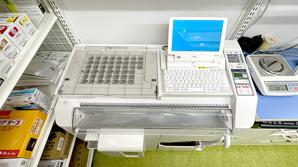コクミン薬局　ペリエ海浜幕張パークサイド店の調剤器具