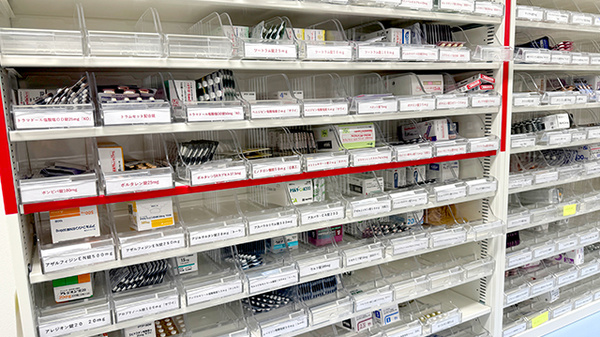 ライフ薬局増田橋店の薬棚