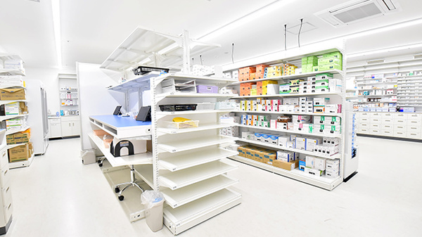 ツルハN6薬局の調剤室