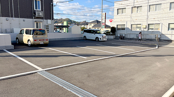 チューリップ薬局の駐車場