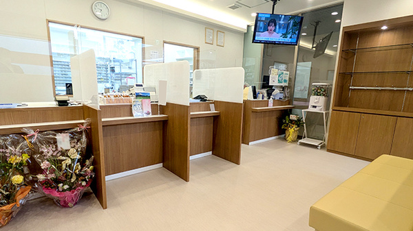 フラワー薬局 北松戸駅東口店の受付/カウンター