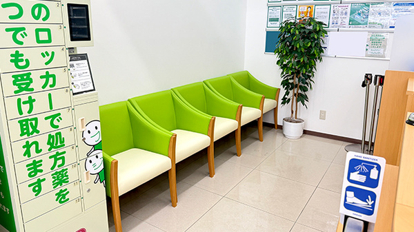 ドラッグセイムス羽生東薬局の待合スペース