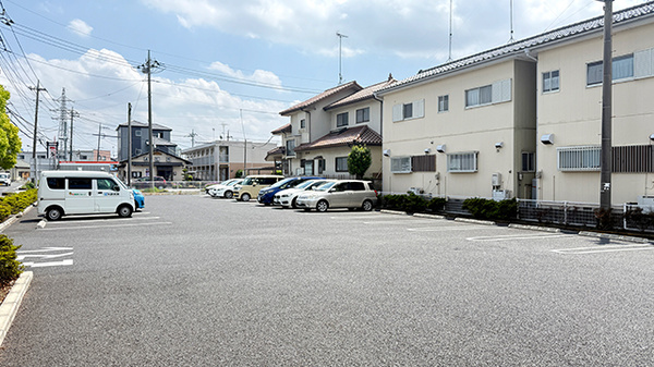 ドラッグセイムス羽生東薬局の駐車場