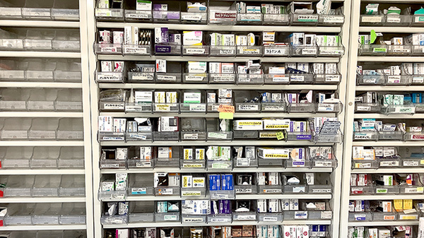 セントラル薬局渋谷店の薬棚