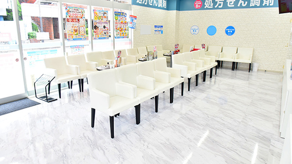 薬局日本メディカルシステム 藤沢店の待合スペース