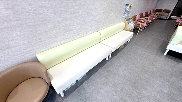 花ことば薬局 甲南通り店の待合スペース