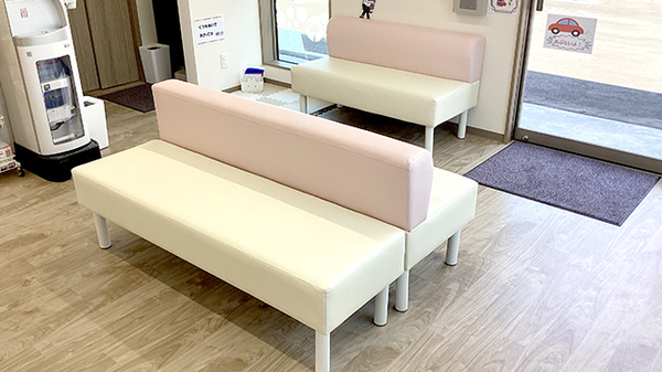 すず薬局　西郷店の待合スペース