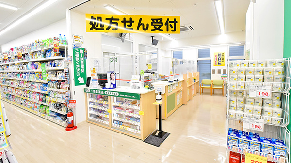 スギ薬局 新中野店の入口