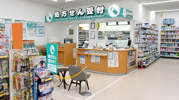 ユタカ薬局守山の入口