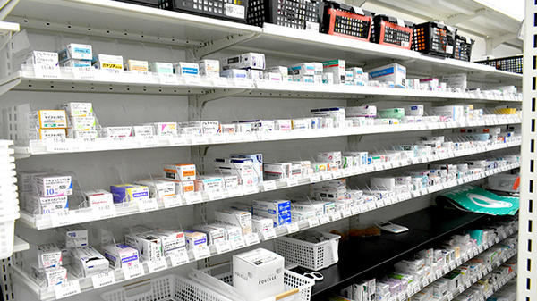 ユタカ薬局守山の薬棚