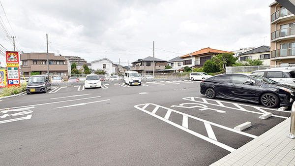 薬局くすりの福太郎　本大久保5丁目店の駐車場